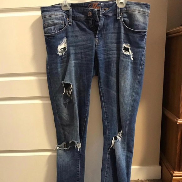 Women’s Clothing - Picture 2 of 8